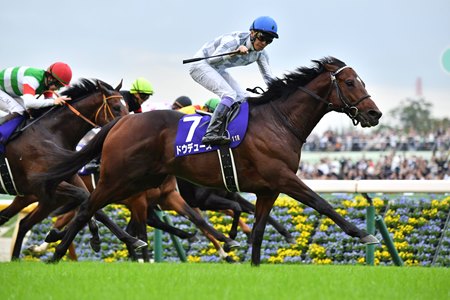 Do Deuce wins the Tenno Sho (Autumn) at Tokyo Racecourse