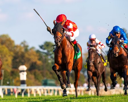 Minaret Station wins the Bourbon Stakes at Keeneland