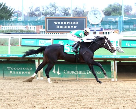 Sizing Up Lecomte: Disco Time Takes to Derby Prep Floor