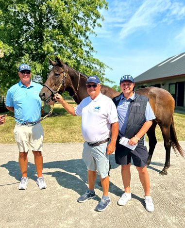 Stakes Winner, Blue Hen Mare Miss Macy Sue Dies at 22