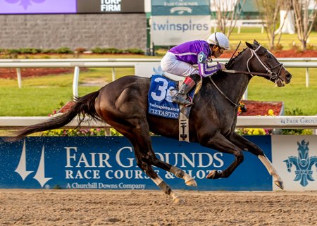 Tiztastic wins the Louisiana Derby at Fair Grounds Race Course 