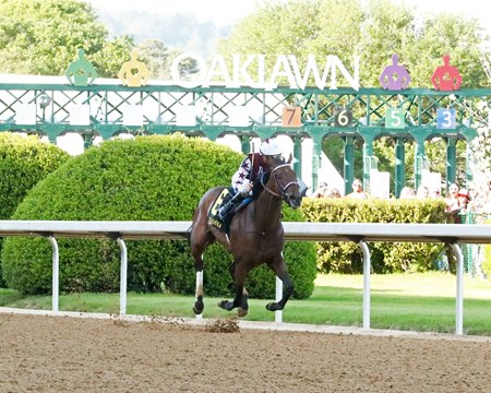 Thorpedo Anna wins the 2025 Apple Blossom Handicap at Oaklawn Park