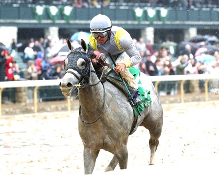 Lennilu breaks her maiden at Keeneland