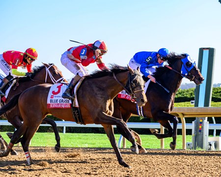 Burnham Square (outside) rallies to narrowly win the 2025 Blue Grass Stakes at Keeneland