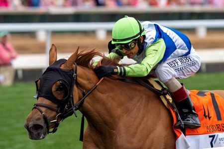 She Feels Pretty wins the Modesty Stakes at Churchill Downs