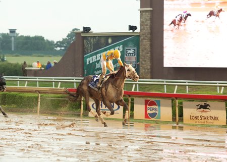 Komorebino Omoide wins the 2025 Steve Sexton Mile Stakes at Lone Star Park