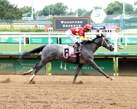 Chopsticks breaks her maiden at Churchill Downs