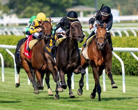 Pipsy (outside) defeats Future Is Now in the Intercontinental Stakes at Saratoga Race Course