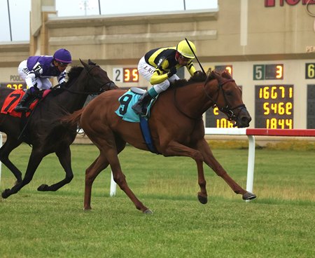 Laurelin wins the Penn Oaks at Penn National Race Course