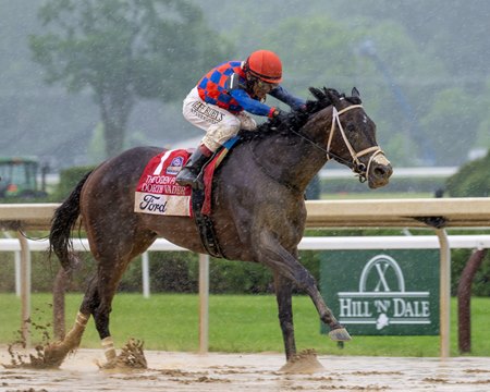 Dorth Vader wins the Ogden Phipps Stakes at Saratoga Race Course