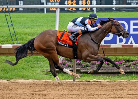Fondly wins the Delaware Oaks at Delaware Park