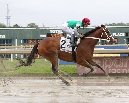 Carmelina wins the 2025 Unique Bella Stakes at Parx Racing