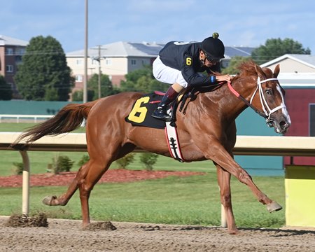 Somavia breaks her maiden by 3 1/2 lengths at Prairie Meadows