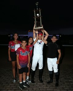 Panama jockeys celebrate World Jockey Challenge victory