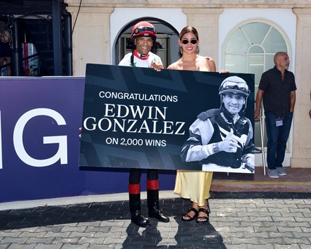 Bobby Bob wins a maiden claiming race at Gulfstream Park giving jockey Edwin Gonzalez his 2,000th career win