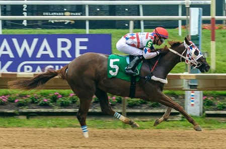 Tacit Value breaks her maiden at Delaware Park