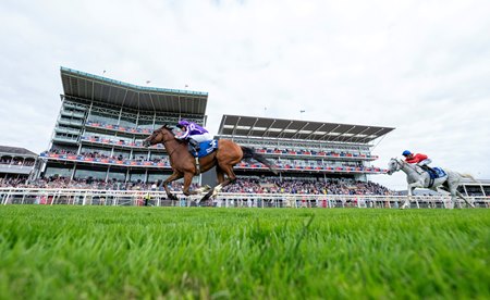Minnie Hauk beats Estrange in the Yorkshire Oaks at York Racecourse