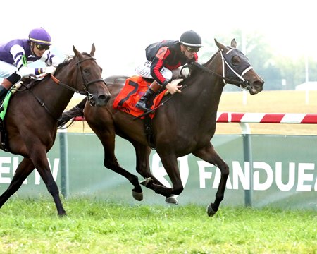 Fionn (inside) defeats Candy Quest to win the Dueling Grounds Oaks Invitational Stakes at Kentucky Downs