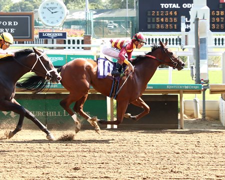 Baracca wins her debut at Churchill Downs