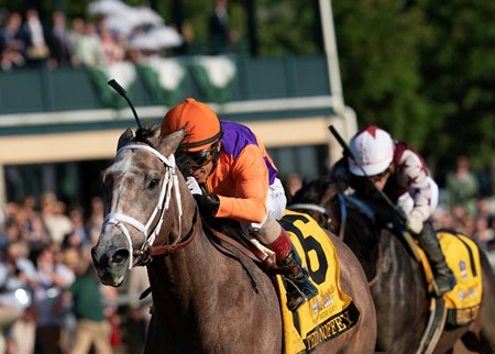 Ted Noffey wins the Breeders' Futurity at Keeneland