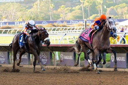 Ted Noffey defeats Mr. A. P. (outside) in the 2025 Breeders' Cup Juvenile at Del Mar
