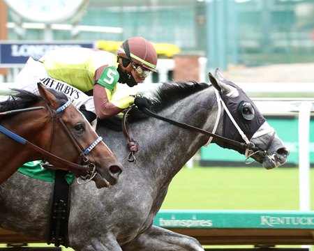 White Tiger wins a 2025 maiden race at Churchill Downs
