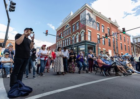 The 2025 dedication of the Sunday Silence mural in Paris, Ky.