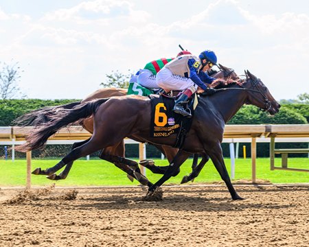Praying wins the Thoroughbred Club of America Stakes at Keeneland