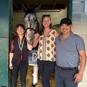 Madison Meyers (middle) with Sycamore Stakes winner Desvio, assistant Gwendolynn Ghrist, and groom Mauricio Garcia