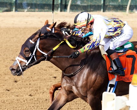 Concrete Glory wins the Claiming Crown Ready's Rocket Express at Churchill Downs under Irad Ortiz Jr. 