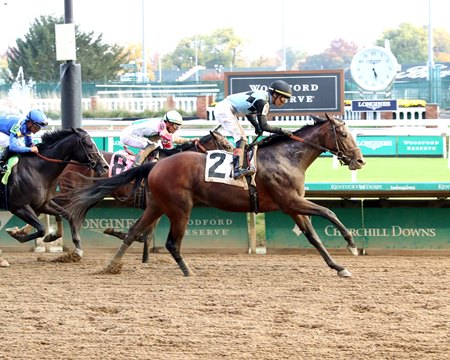 Mesquite wins a maiden race in the fall at Churchill Downs