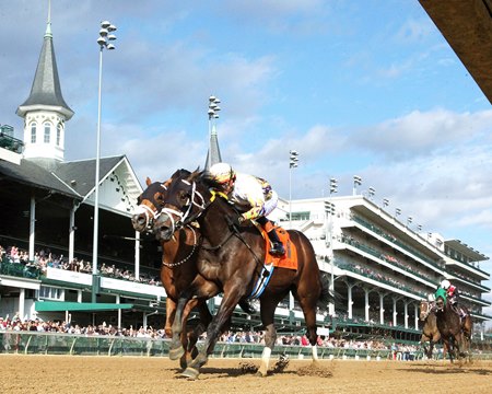 Concrete Glory (inside) wins the 2025 Claiming Crown Ready's Rocket Express at Churchill Downs