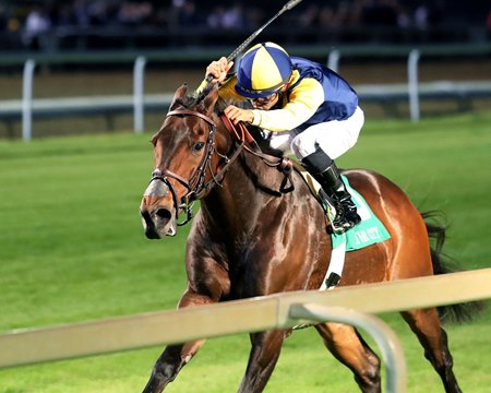 Wolfie's Dynaghost leads throughout in the River City Stakes at Churchill Downs