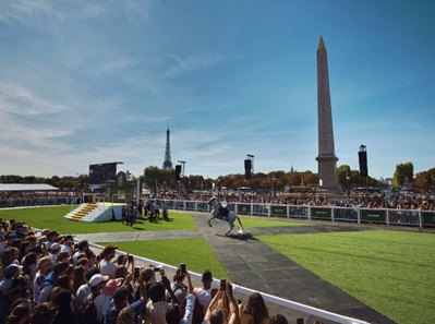A riding demonstration at the Horses in the City event in Paris