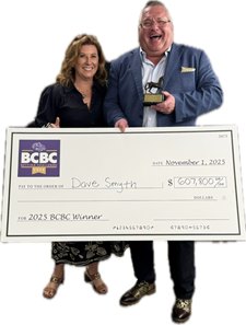 Dave Smyth, with wife Kerri, celebrates his victory in the 2025 Breeders' Cup Betting Challenge