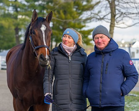 Simply in Front at Keeneland with Sophie Aird (middle), handler and assistant trainer to Eddie Kenneally, and consignor Richard G. Hogan