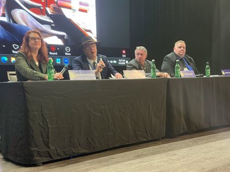 (L-R): Michele Fischer, Holt Gardiner, Dave Basler, and Jason Johnston discuss prediction markets at the National HBPA conference at Oaklawn Park