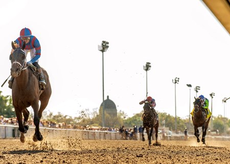 Life of Joy wins the Fair Grounds Oaks at Fair Grounds Race Course