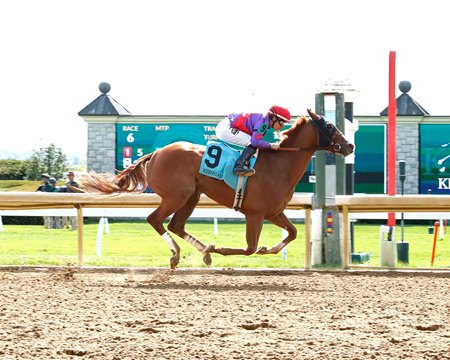 Answered Prayers breaks her maiden at Keeneland