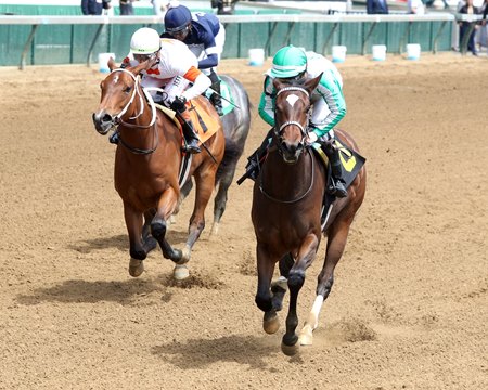 Valkyrie breaks her maiden at Churchill Downs