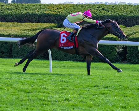 Zulu Kingdom wins the Maker's Mark Mile Stakes at Keeneland