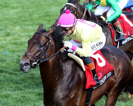 Zulu Kingdom wins the Maker's Mark Mile Stakes (G1T) at Keeneland