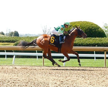 Waggley breaks her maiden at Keeneland