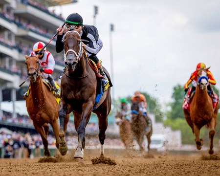 R Disaster wins the Derby City Distaff Stakes at Churchill Downs