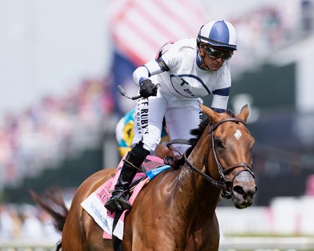 Moon Spun wins the Unbridled Sidney Stakes at Churchill Downs