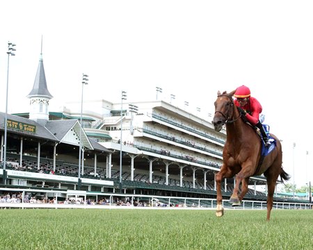 Ayra Stark leads throughout in the Keertana Stakes at Churchill Downs