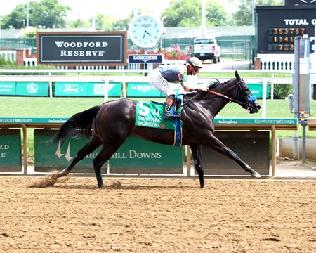 Splendora wins the Shawnee Stakes at Churchill Downs