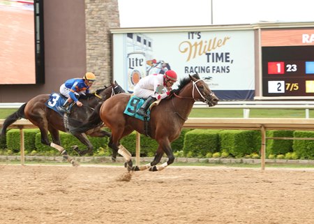 Heroic Move wins the Steve Sexton Mile Stakes at Lone Star Park