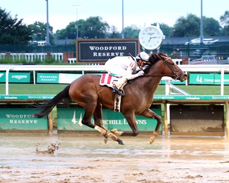 Movie Night breaks her maiden at Churchill Downs
