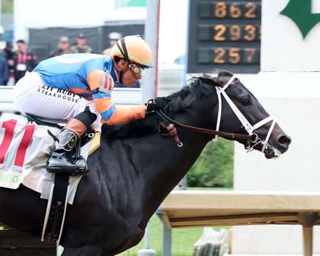 Powershift wins a maiden race at Churchill Downs
